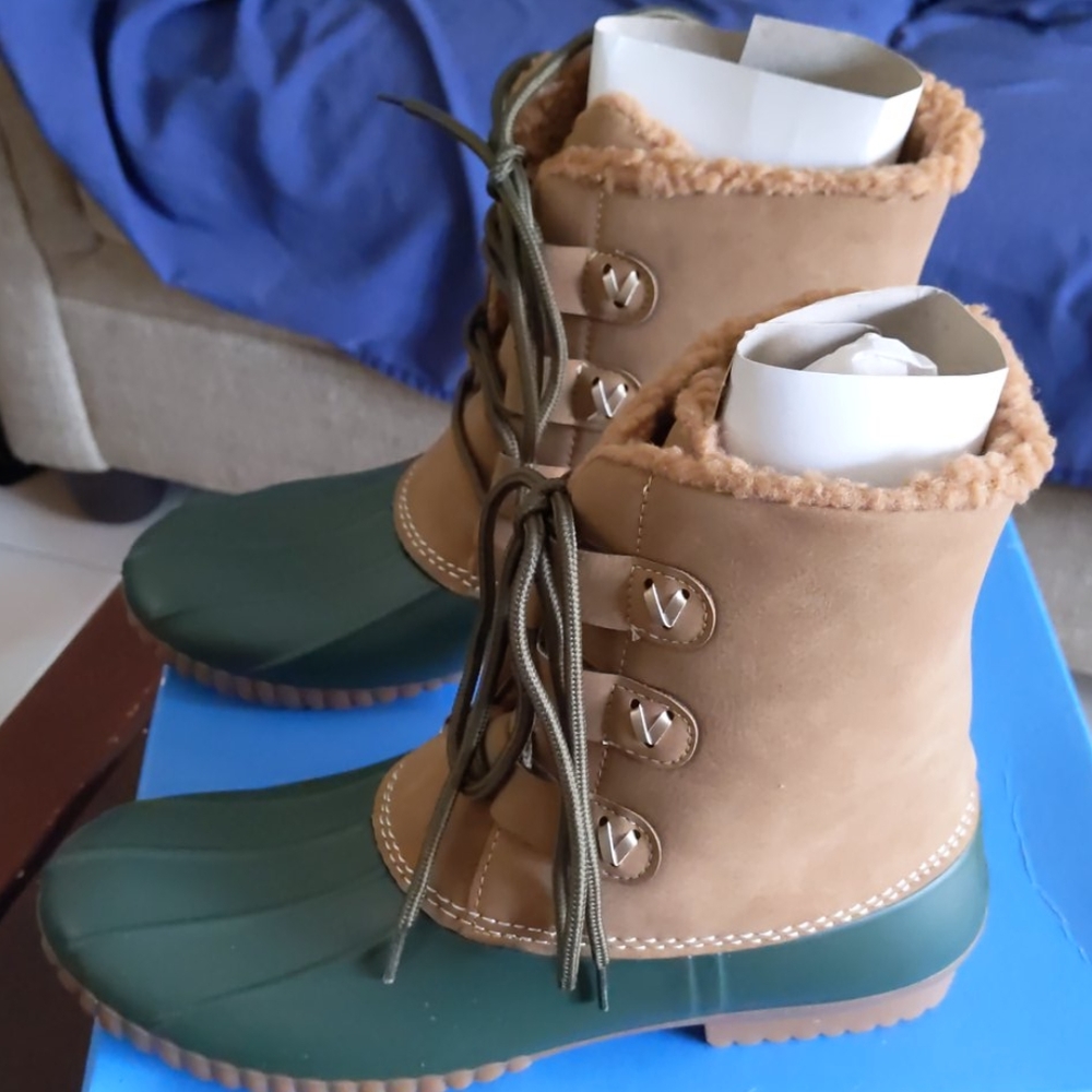 NIB Jack Rogers Chole Duck Boots (Size 9) Tan Olive Sherpa Lined
